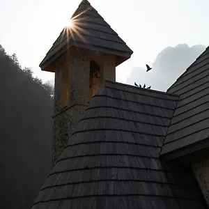 Bujtina Pllumi , Theth Albanië